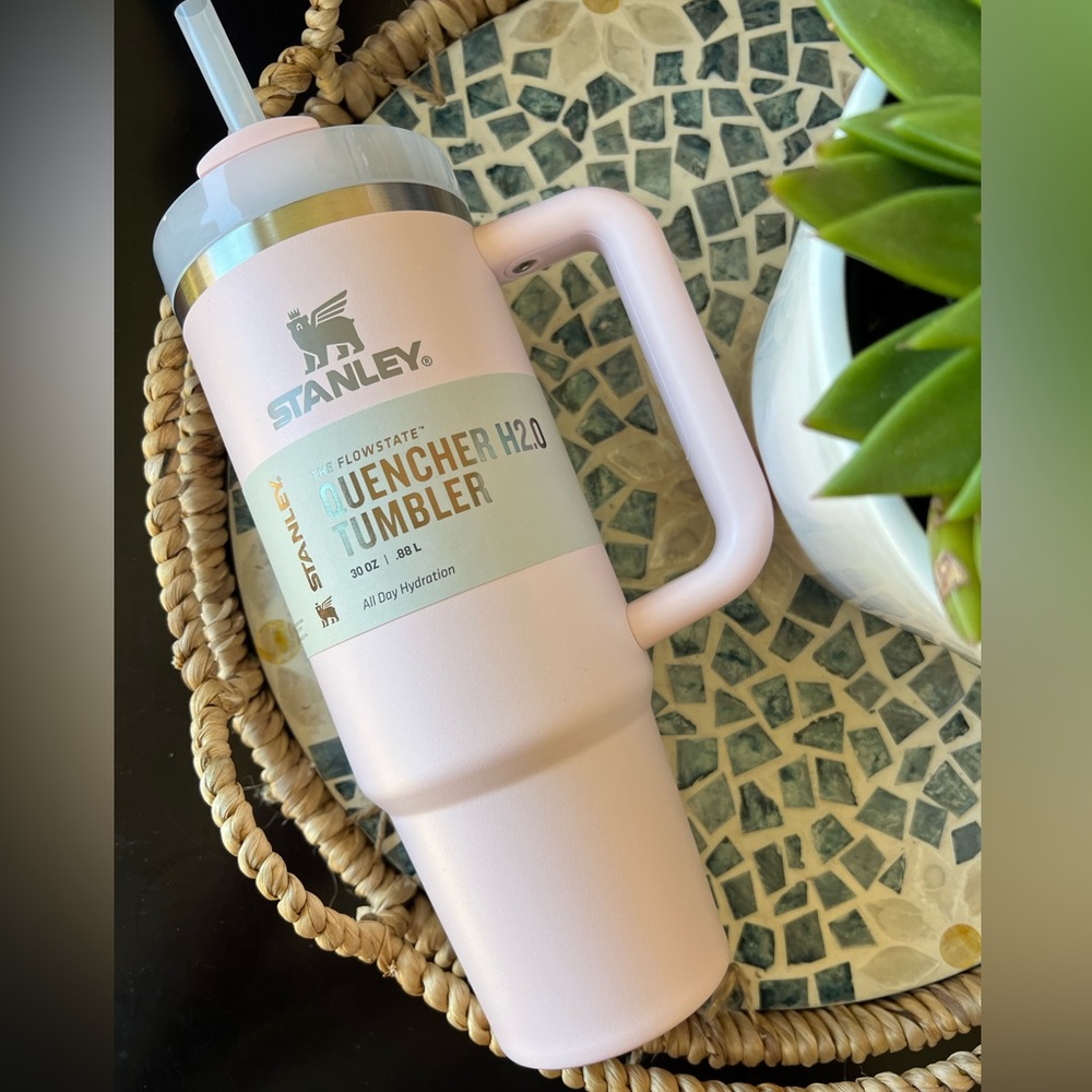 BLOOM Stanley 30 oz. Quencher H2.0 FlowState Tumbler NWT